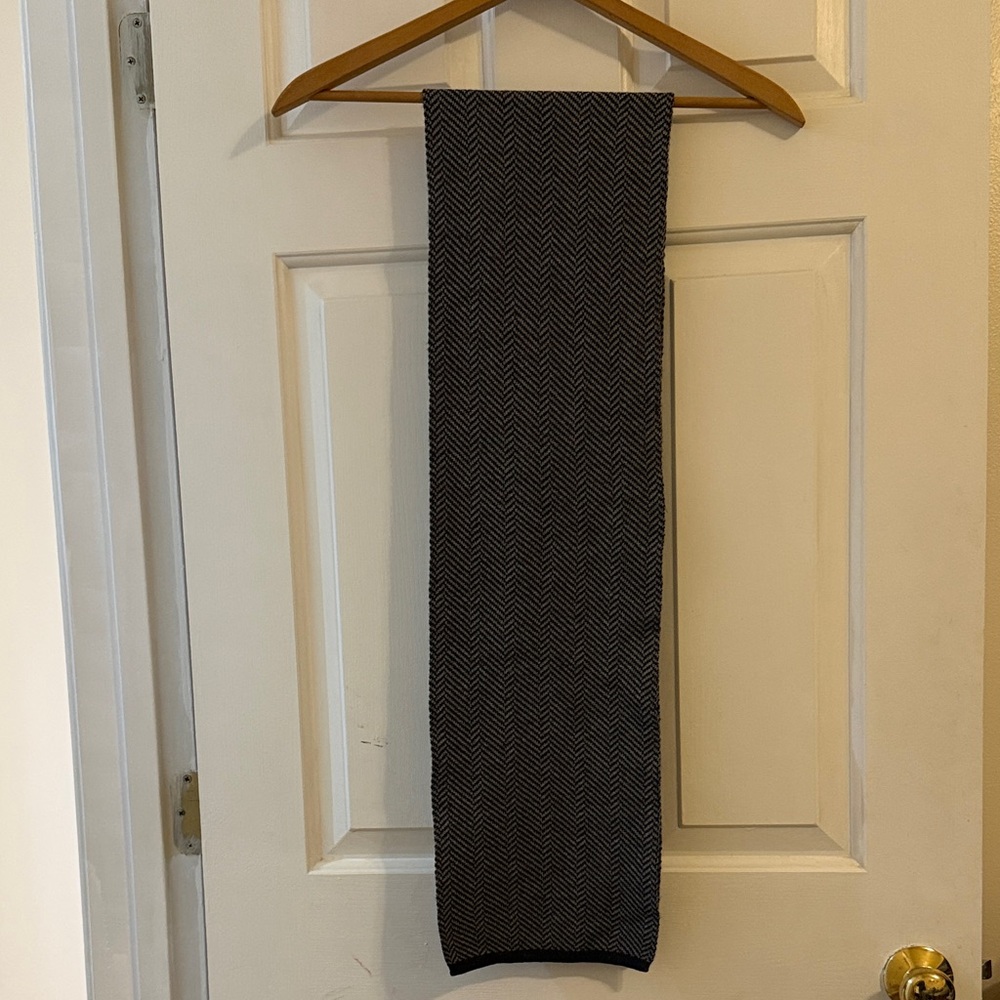 Women’s Talbots 100% Merino Wool Black and Gray Chevron Scarf, Made in Italy
